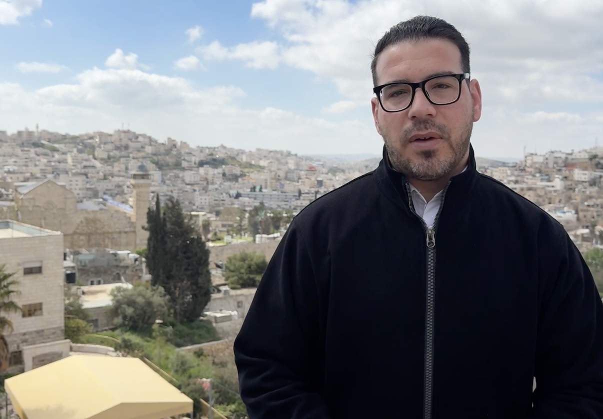 Mutaz Abu Sneineh - Hebron: Upravnik džamije Ibrahimi upozorio na &ldquo;opasan presedan&rdquo; nakon isticanja Davidove zvijezde